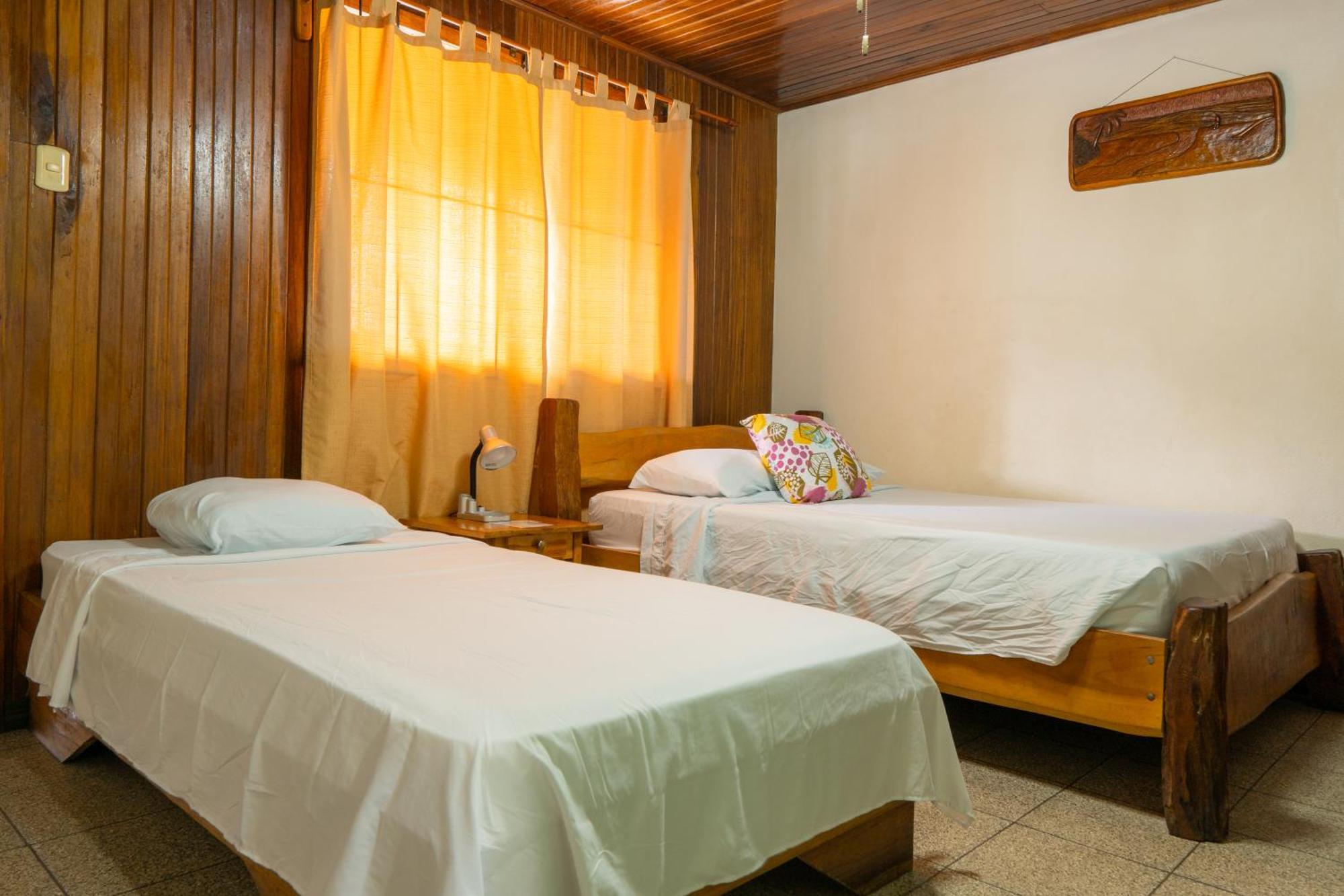 Cabinas Arrecife Cahuita Exterior foto